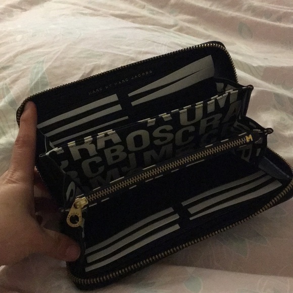 Marc by Marc Jacob’s Wallet - Picture 3 of 8